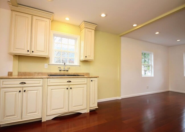 Building Photo - 2 Bedroom Home with Large Yard in SW Santa Rosa