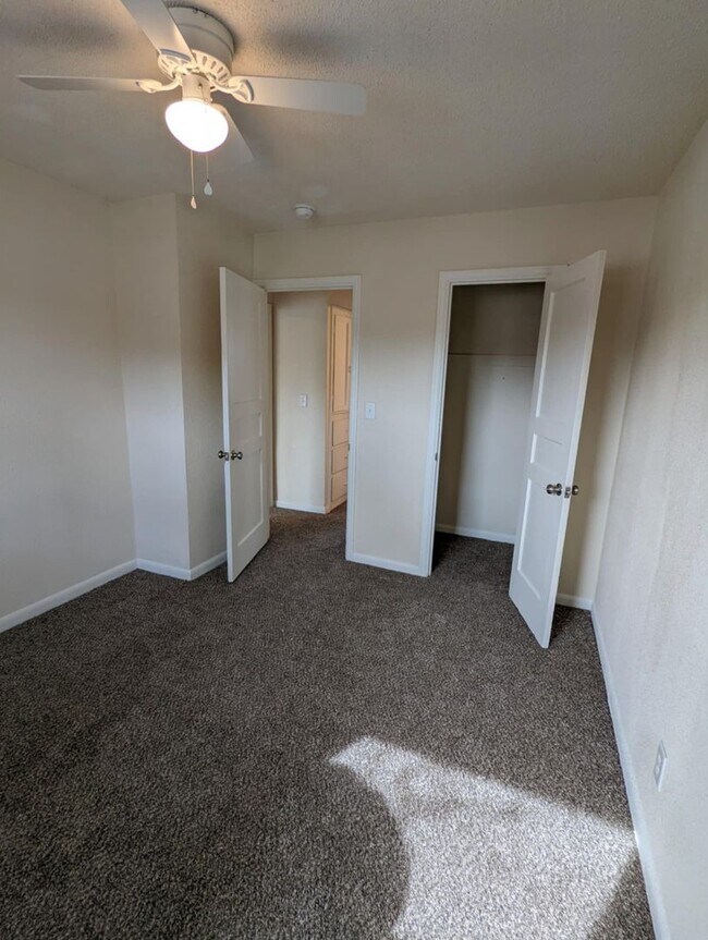 Building Photo - Remodeled 1 Bed / 1 Bath Brick Quadplex- C...