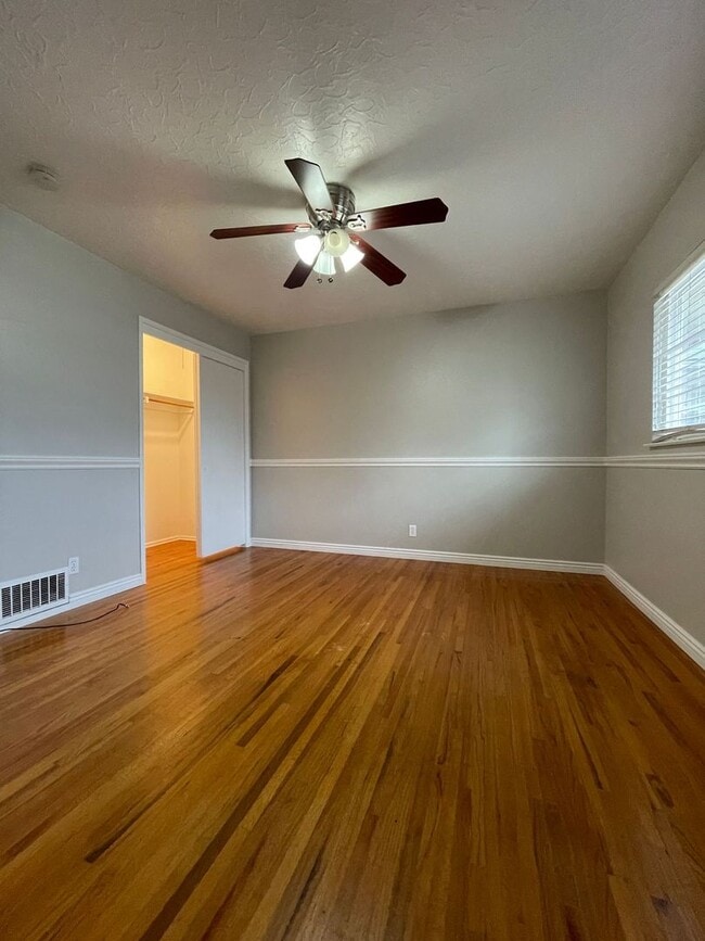 Building Photo - 4014 E Fedora Ave