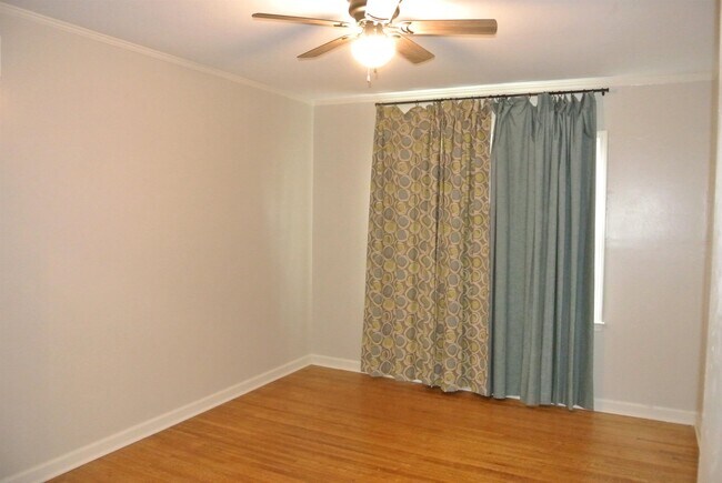 Building Photo - 1453 Colonial Rd