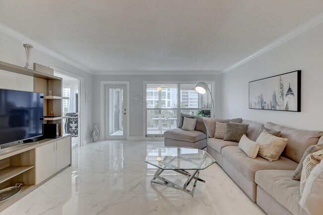 Building Photo - 3114 S Ocean Blvd