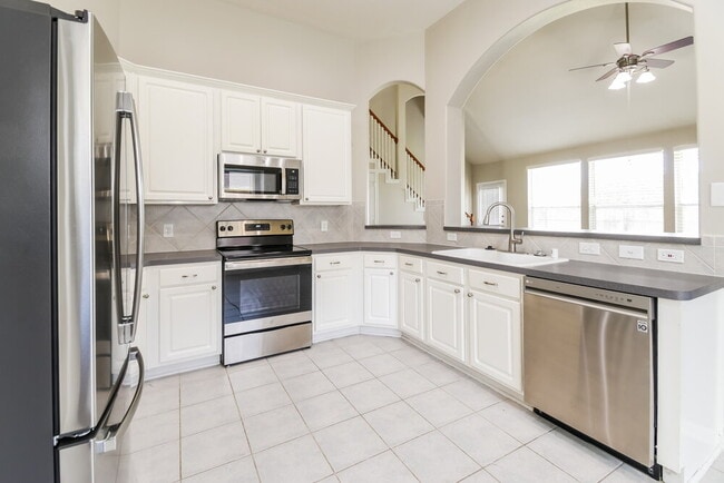 Building Photo - 216 Meadowhill Ln