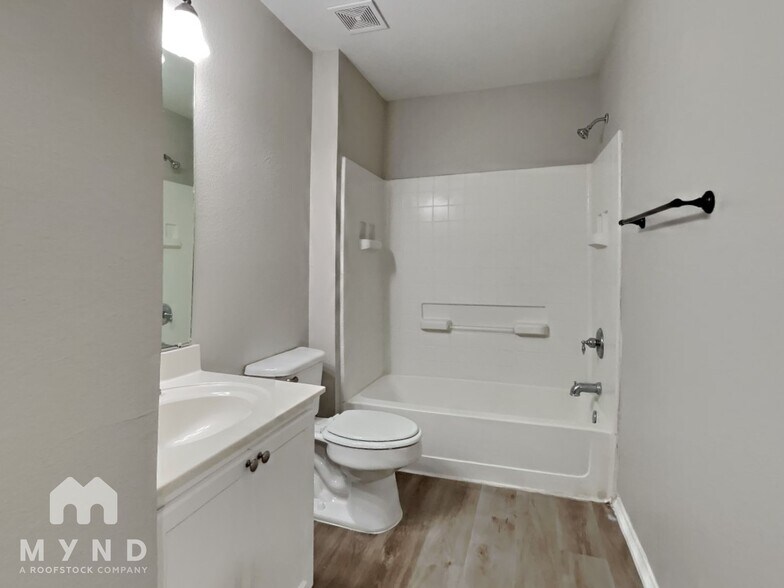 Building Photo - 6614 Estes Flats