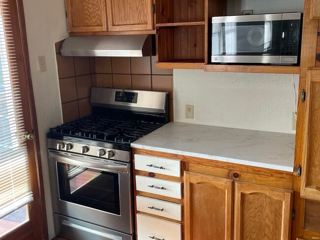 Building Photo - 410 E Hillside Dr