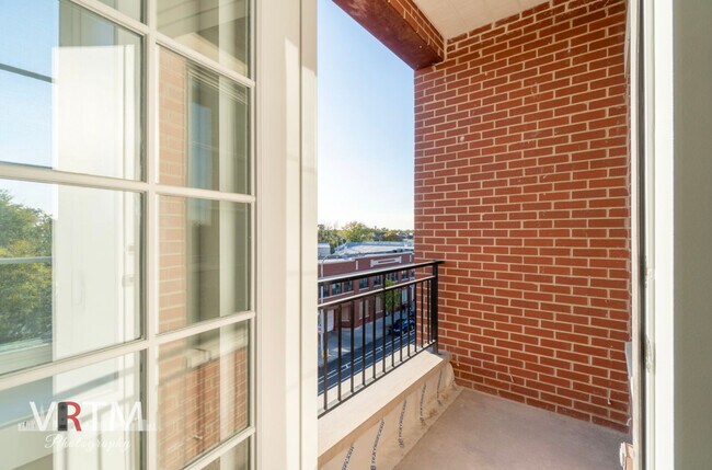 Building Photo - 4211 N Elston Ave