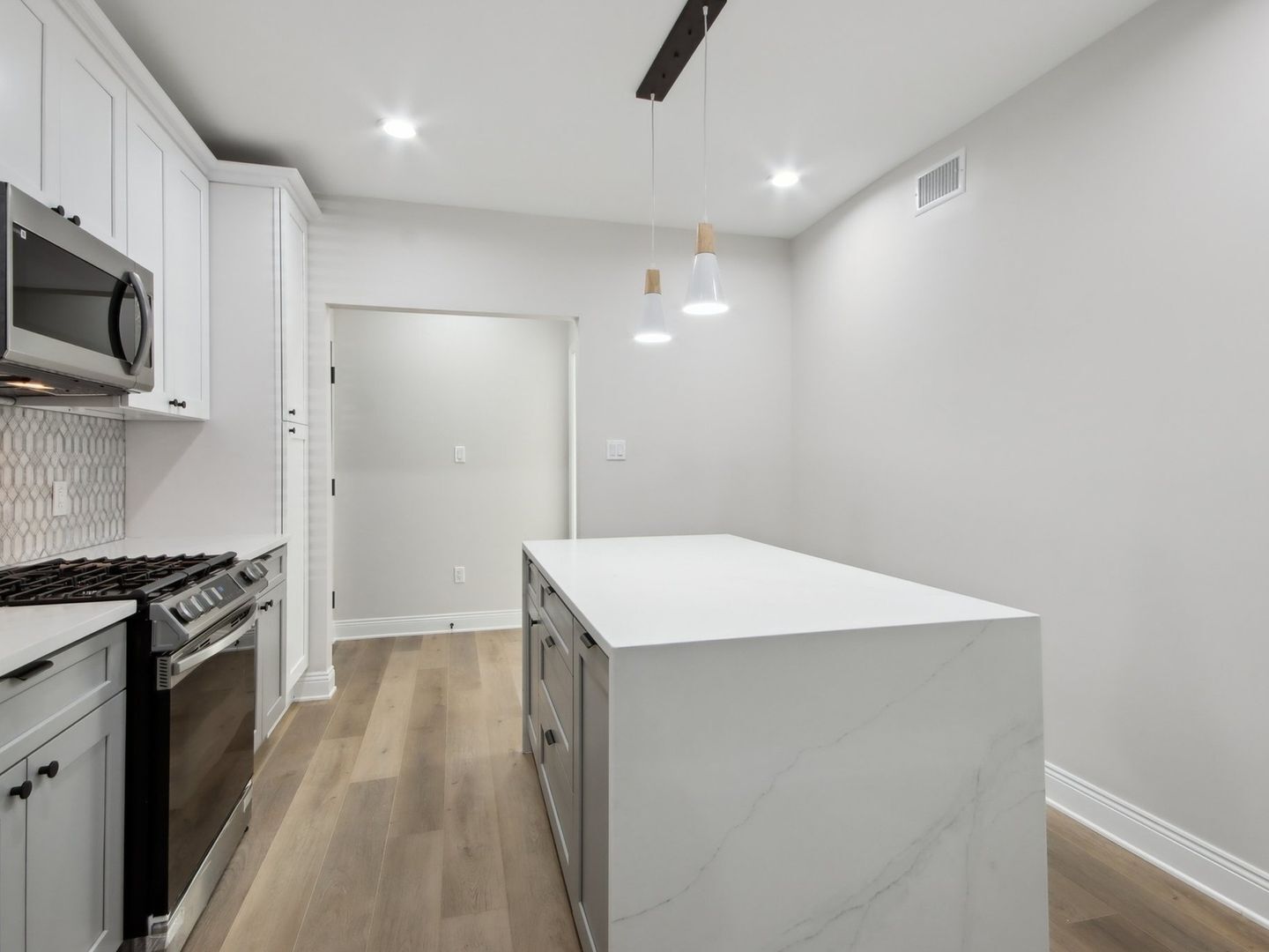 Building Photo - 1904 Calumet St