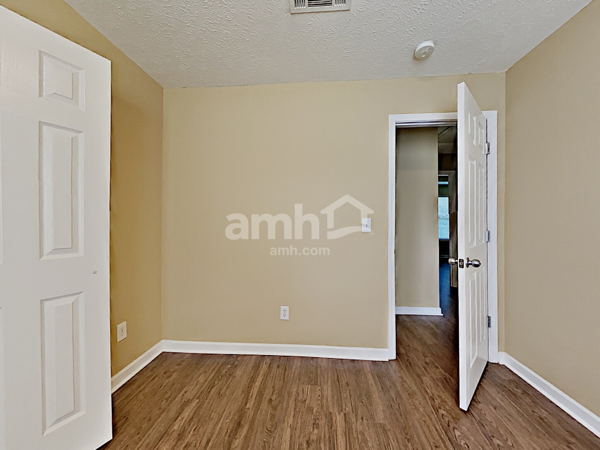 Building Photo - 1883 Portview Dr