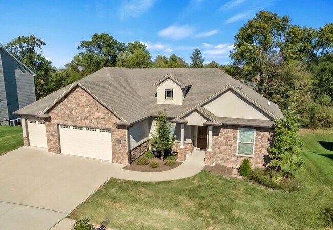 Building Photo - 1605 Labrador Dr