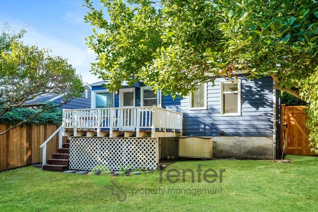 Building Photo - **Rent Special** Elegant Three Bedroom Hom...