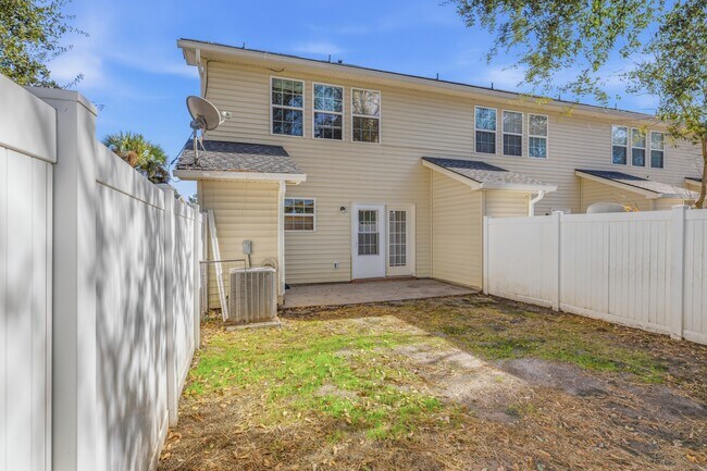 Building Photo - 777 King George Blvd