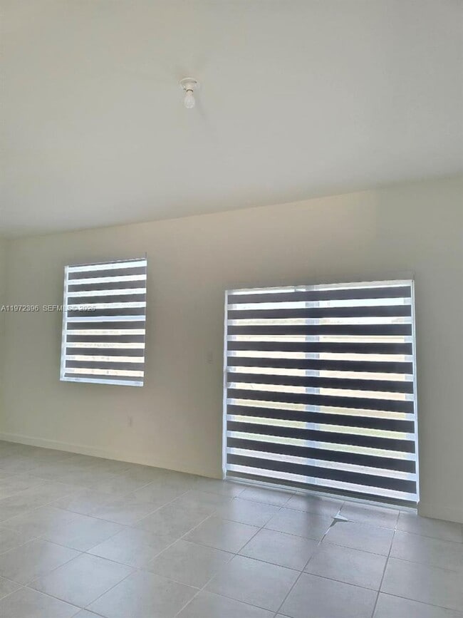 Building Photo - 2741 SE 24th Ct