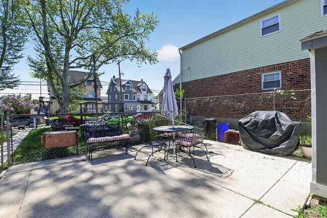 Building Photo - 47 E Madison Ave