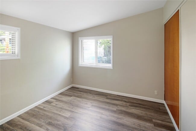 Building Photo - 613 Fieldcrest Dr