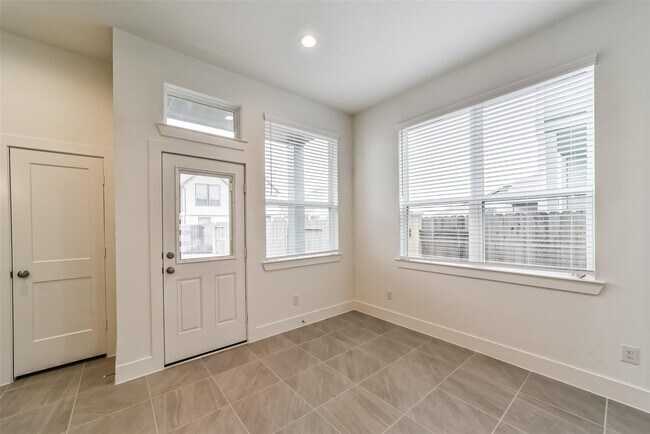 Building Photo - 1531 Crystal Stream Dr