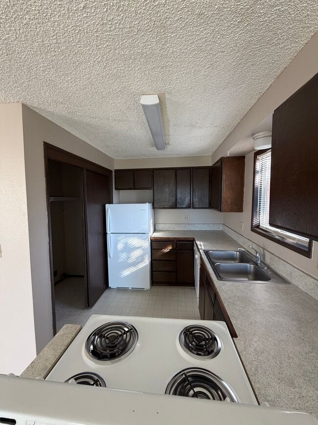 Building Photo - 2bdrm, 1 bath apartment in Moyina Heights. Water,sewer & garbage included