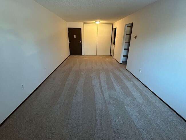 Building Photo - 1 Bedroom 1 Bathroom on the Second Floor.