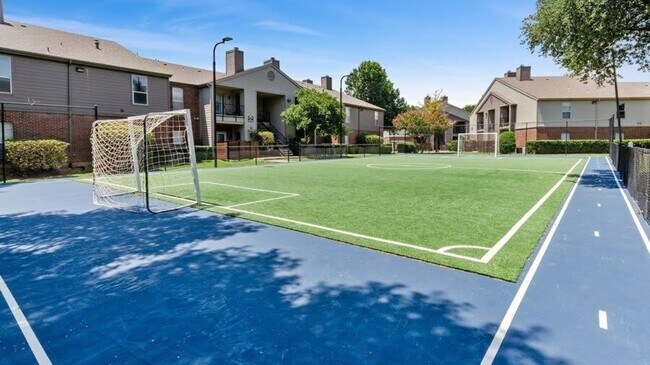 Building Photo - 2301 Pebble Vale Dr