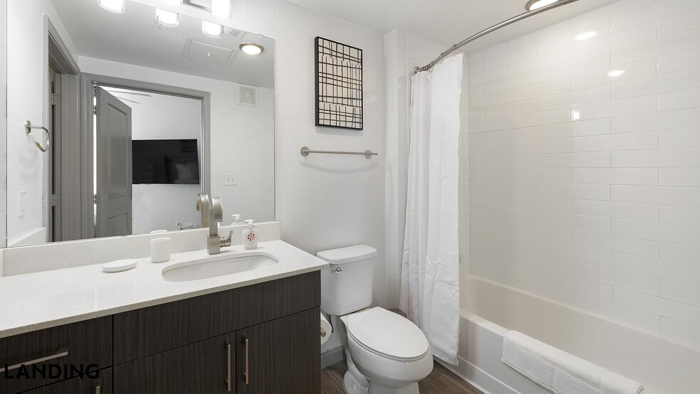 Building Photo - 1001 S Center St