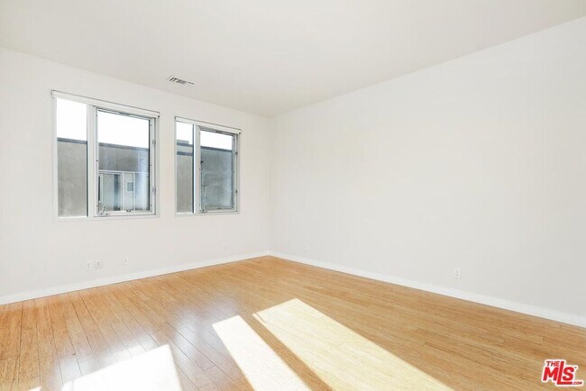 Building Photo - 2024 Allesandro St