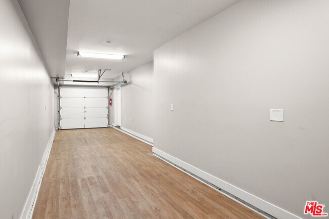 Building Photo - 818 N Hobart Blvd