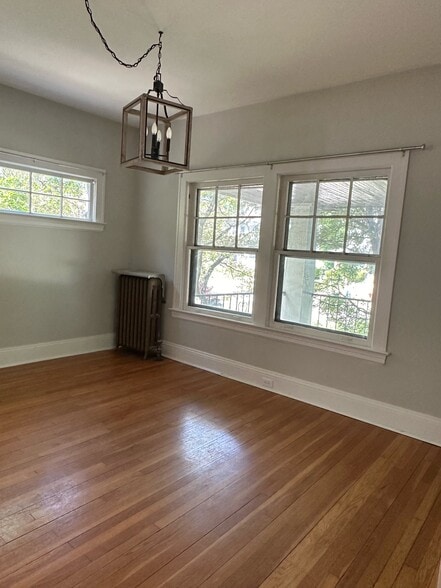 Building Photo - 2433 Woodmere Dr