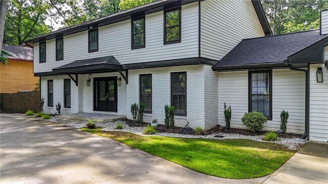 Building Photo - 3270 Brookview Dr