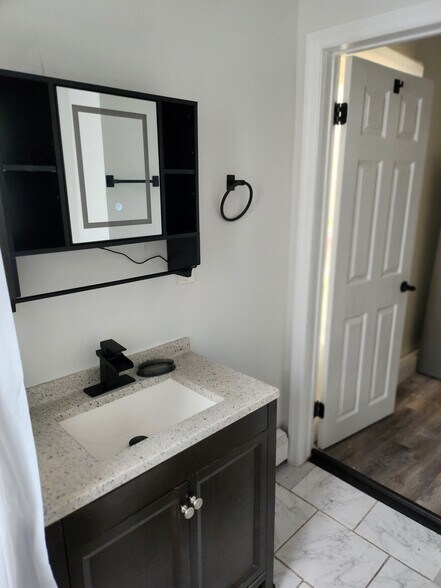 Building Photo - 46 Webster Pl