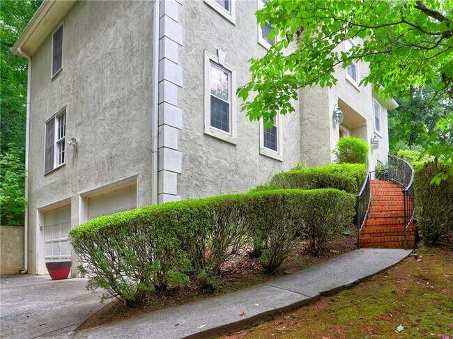 Building Photo - 2101 Mark Hall Ct NE