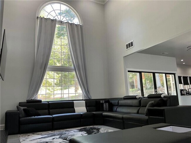 Building Photo - 4299 Oakvale Ln