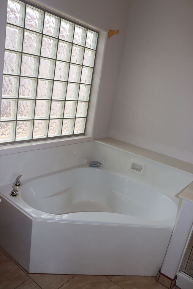 Building Photo - Beautiful West Side Home in Gated Community