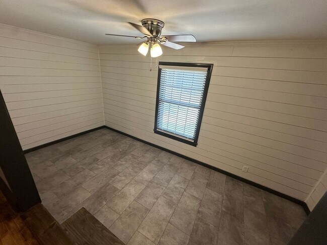 Building Photo - 408 Spence Ln