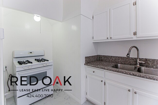 Building Photo - 915 Grattan St