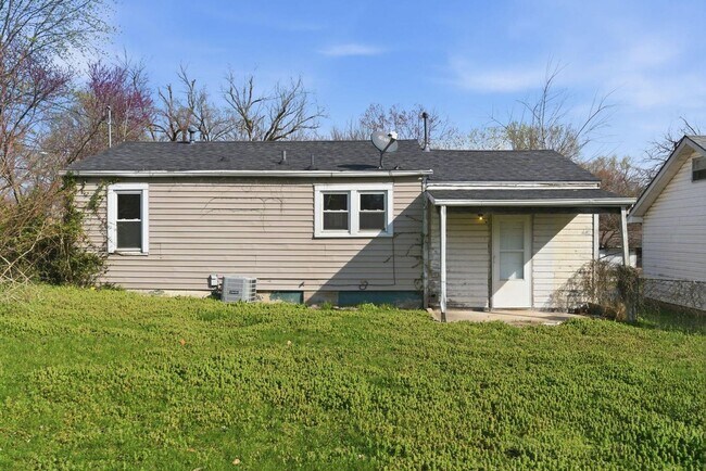Building Photo - 3 Bedroom | 1 Bathroom Home | PET FRIENDLY!