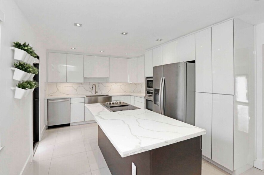 Building Photo - 16930 NW 54th Ave