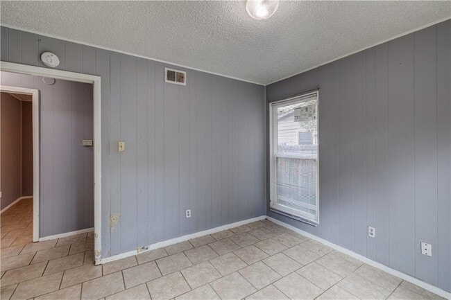 Building Photo - 1006 Fiesta St