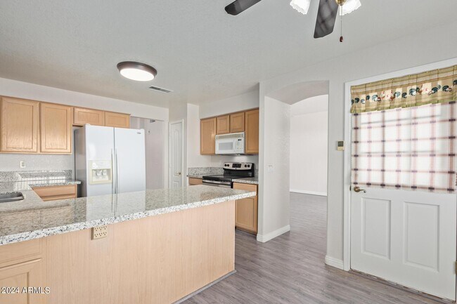 Building Photo - 10848 W Ventana Dr S