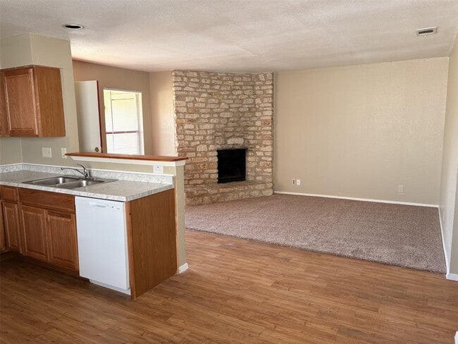 Building Photo - 9902 Roxanna Dr