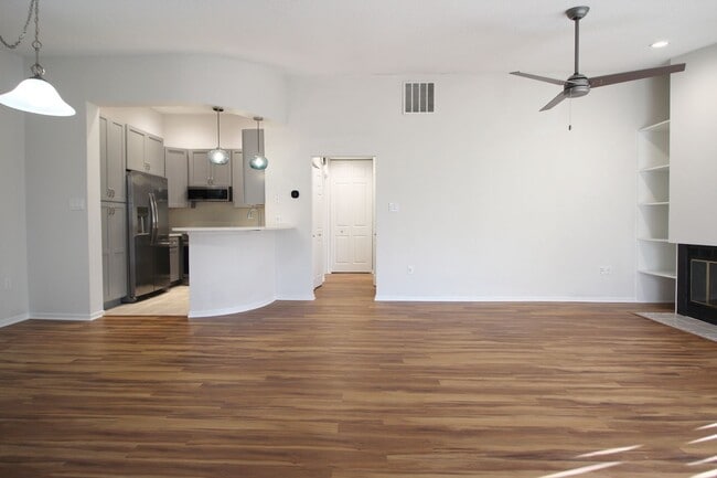 Building Photo - 1956 Villaridge Dr