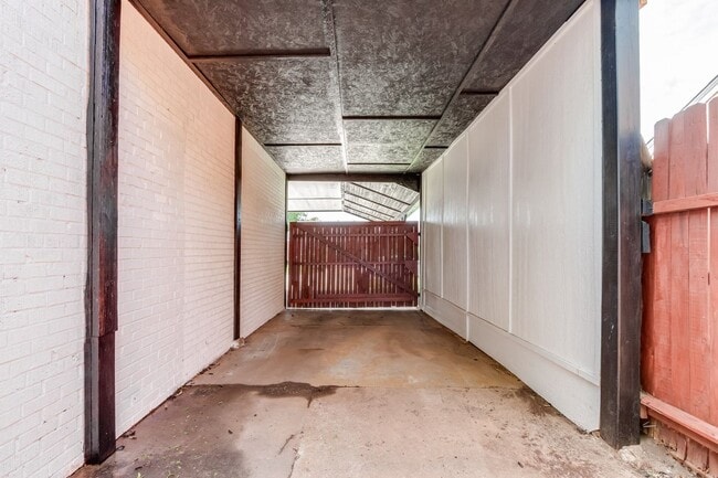Building Photo - Luxury remodel in NW Oklahoma City