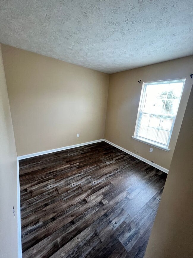 Building Photo - Fern Creek Home