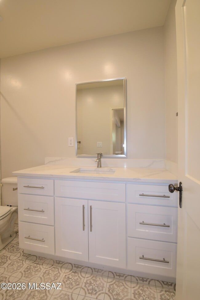 Building Photo - 130 N Cherry Ave