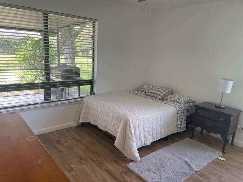 Building Photo - 12726 Spinnaker Ln