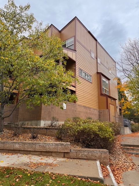 Building Photo - 1221 E Prospect Rd