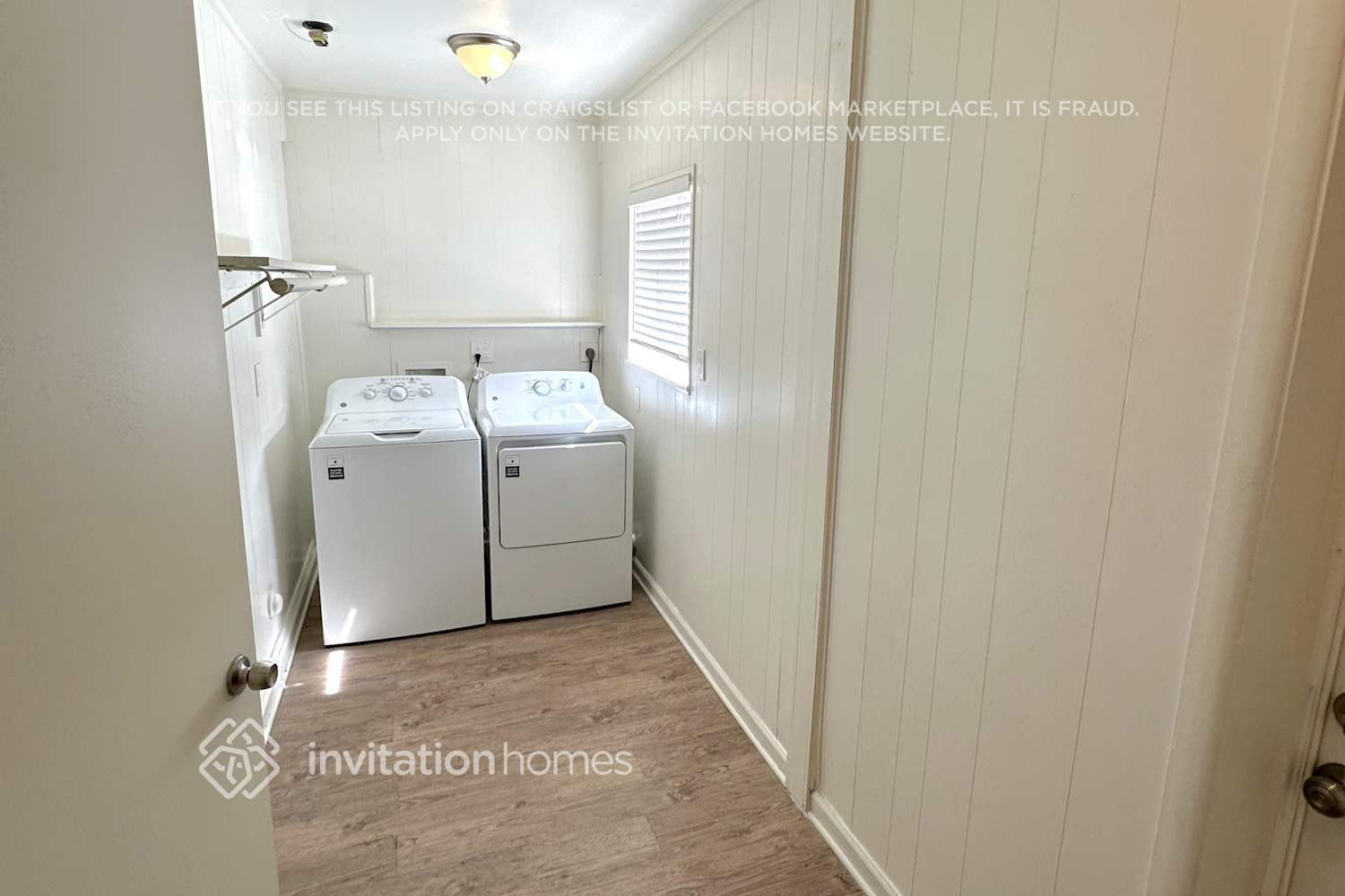 Building Photo - 2401 W Shady Glen Ave