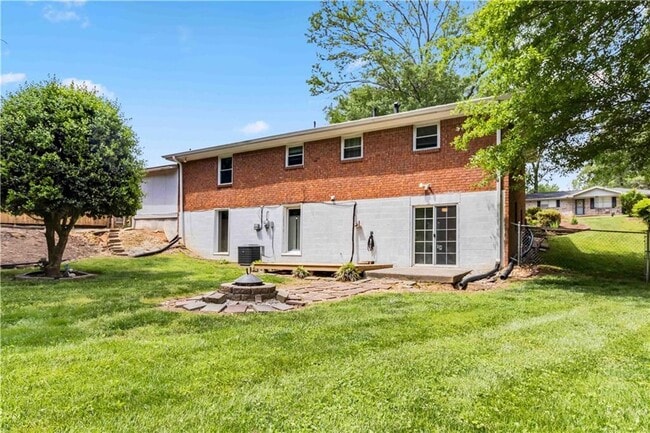 Building Photo - 339 Diane Dr SE