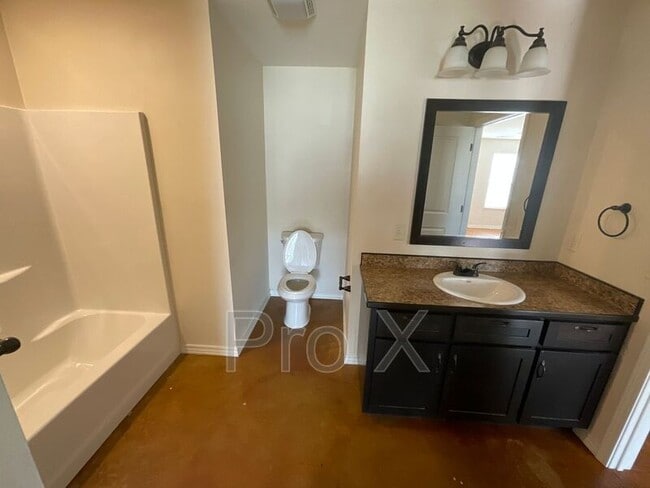 Building Photo - 408 Carson Way