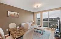 Building Photo - 555 4th St