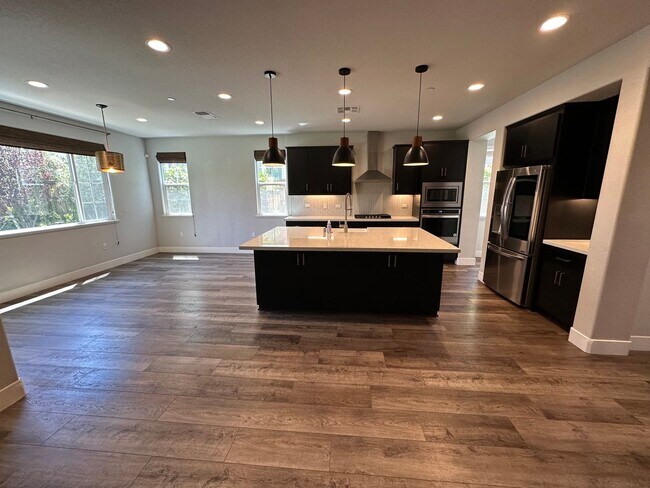 Building Photo - Stunning 4 Bedroom, 3 Bath Mountain House Home