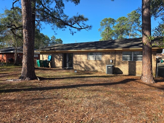 Building Photo - 13101 Dedeaux Rd