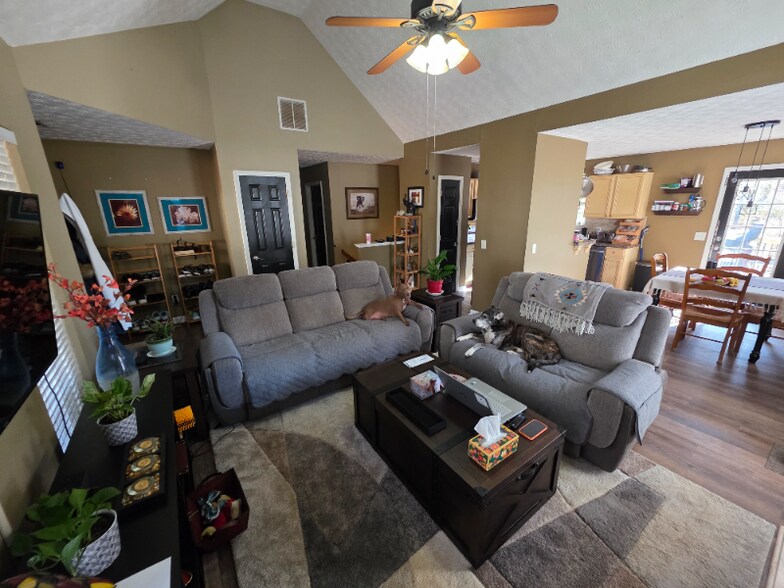 Building Photo - 3374 Royal Oaks Dr